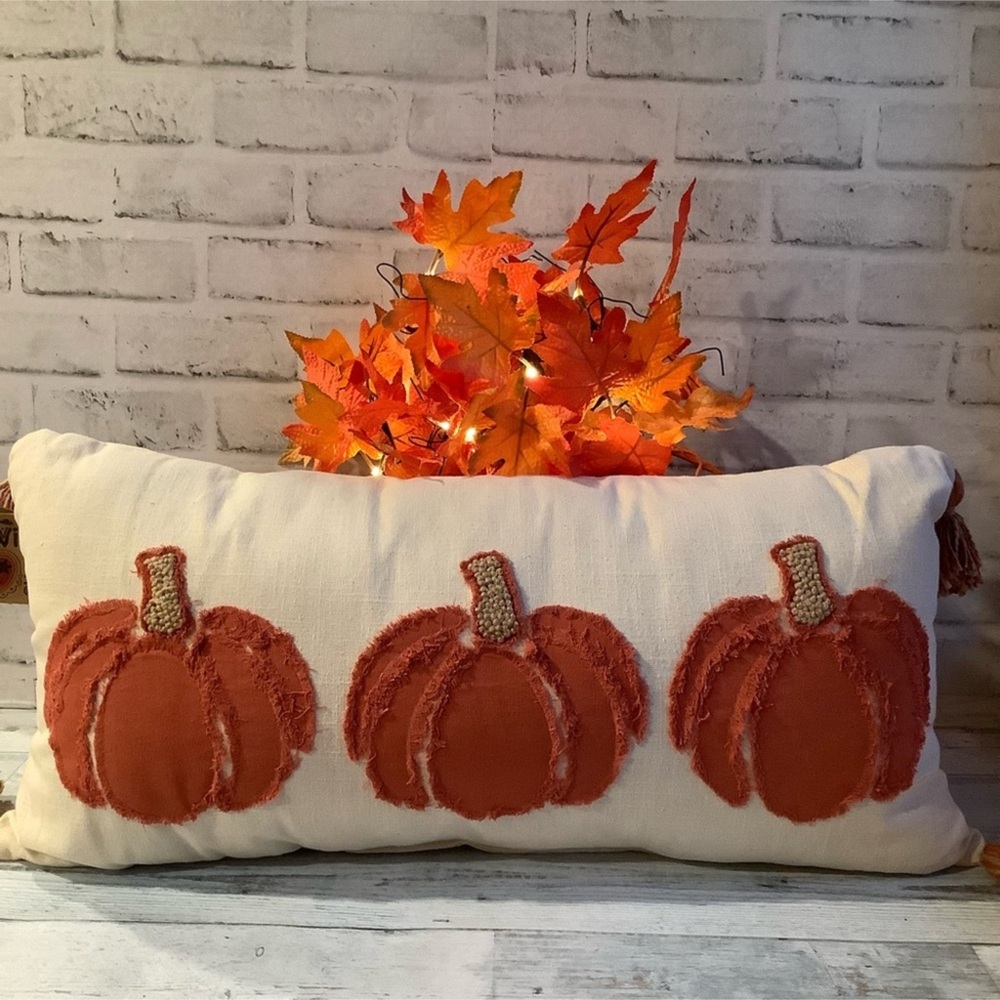 DEVI DESIGNS 14x26 Brisa Knit Pumpkin Tassel Pillow